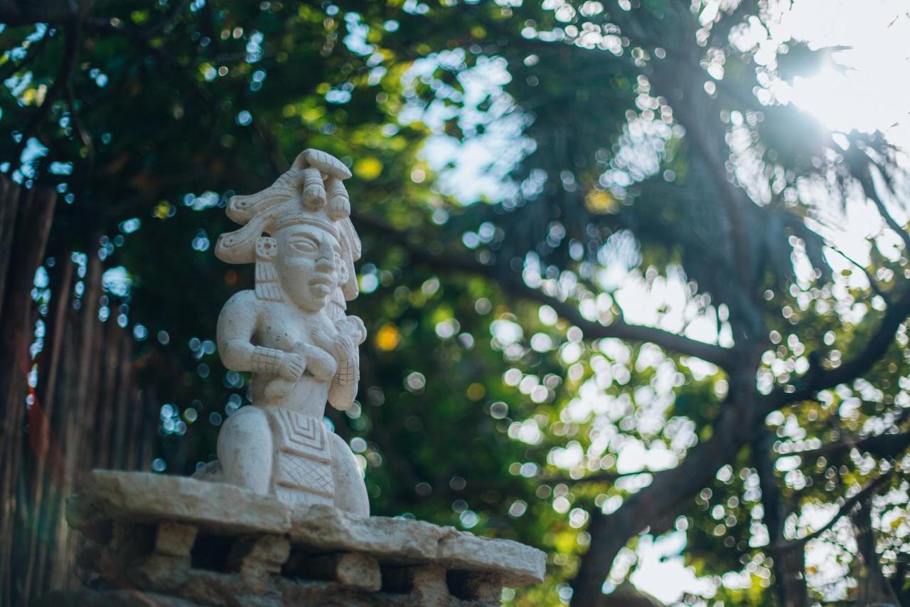 Ikal Tulum Hotel Exterior foto Statue of the Hindu god Ganesha at the temple